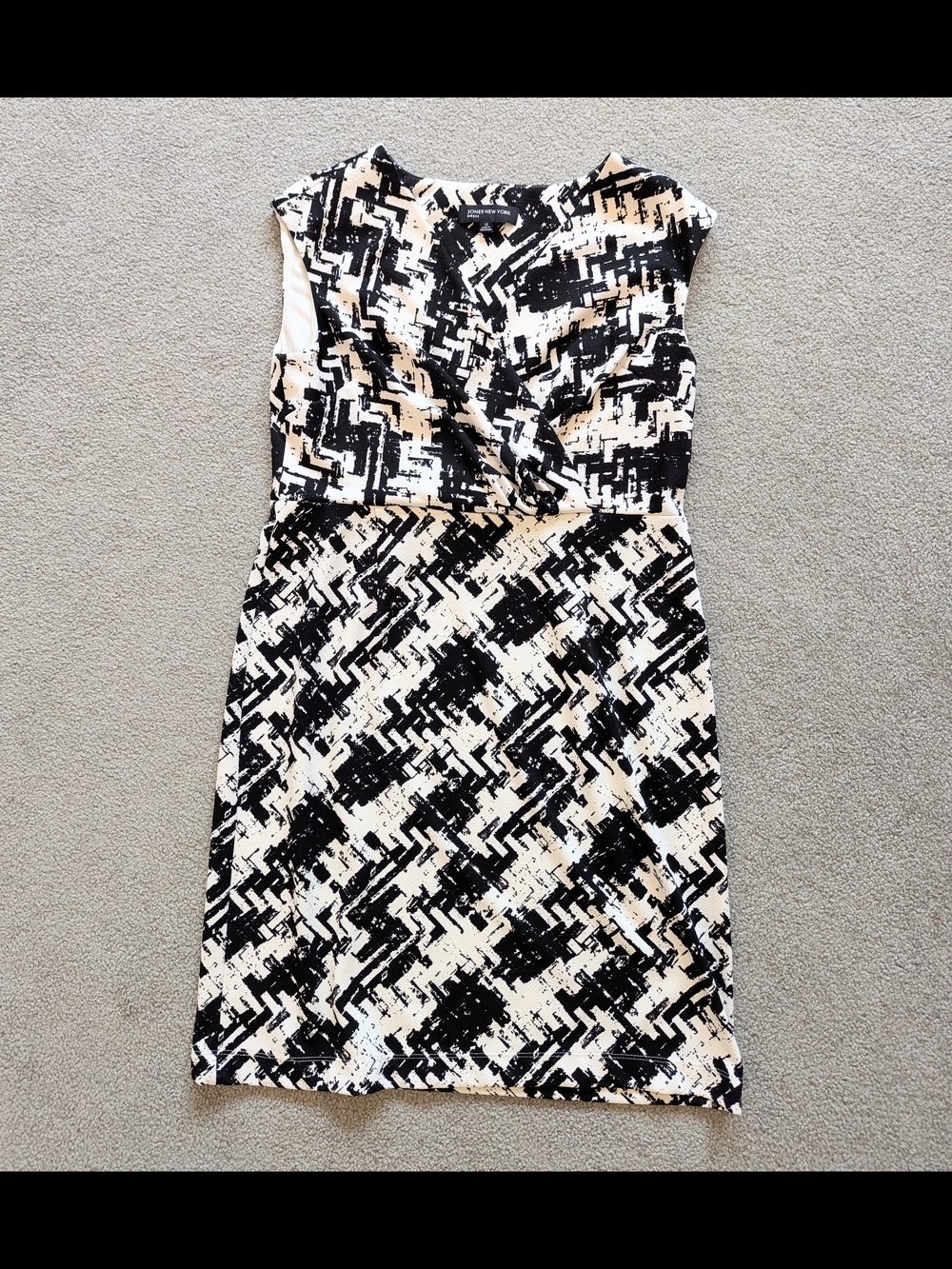 Jones New York Dress Size 12 Sleeveless Black & White Geometric Faux Wrap Sheath